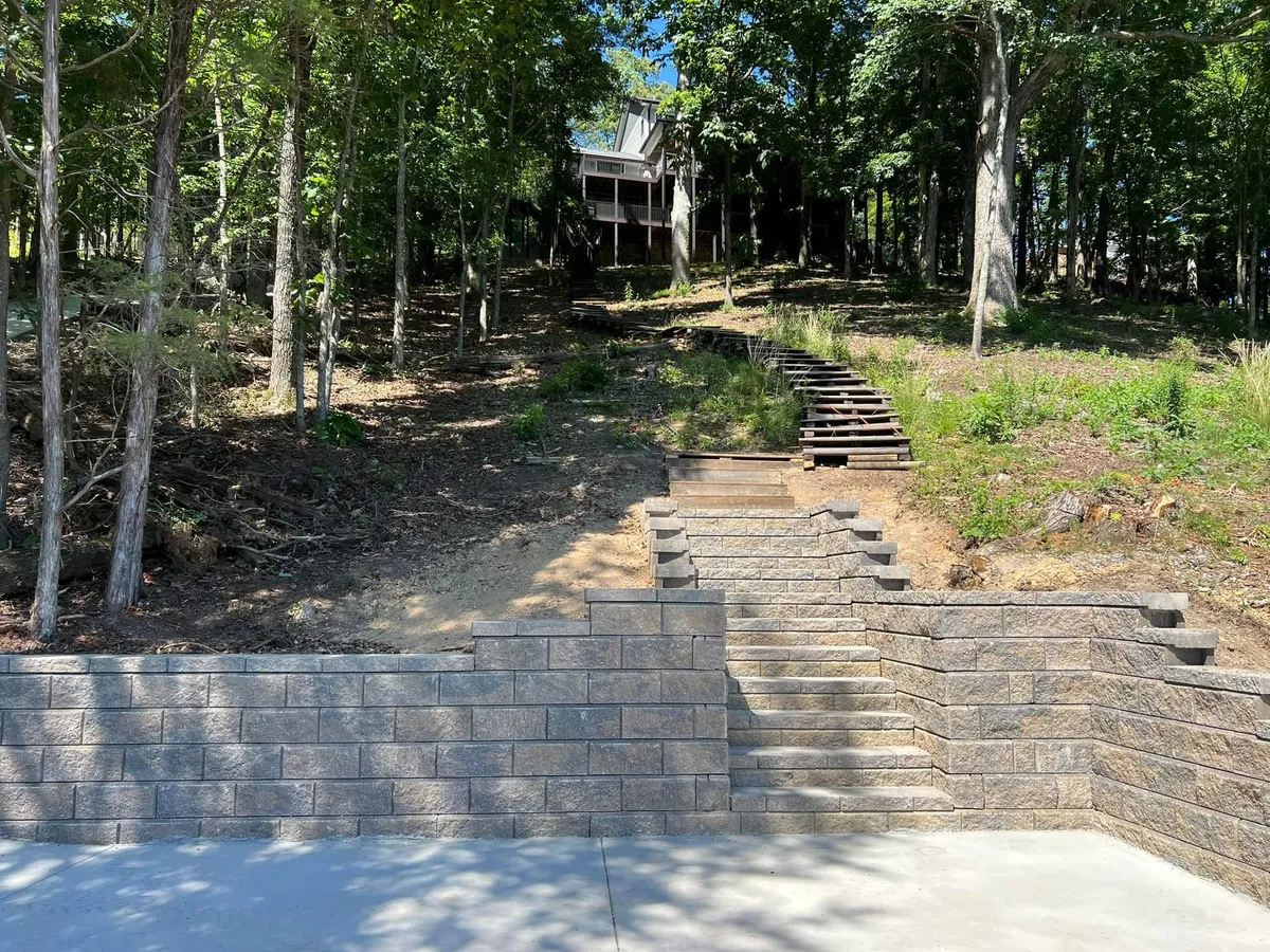 Stone retaining wall with steps in Knoxville Tennessee